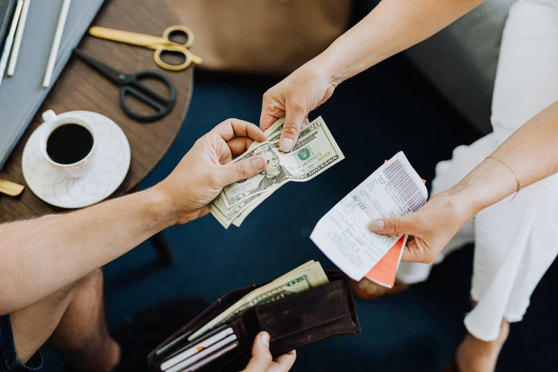 paying-with-cash